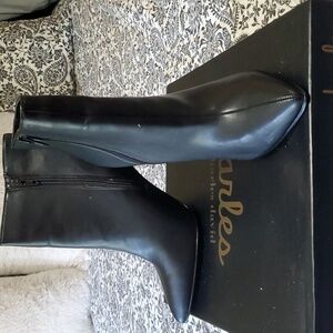 NIB Charles David delicious 2 black smooth stiletto leather boots. Size 8 1/2 M.